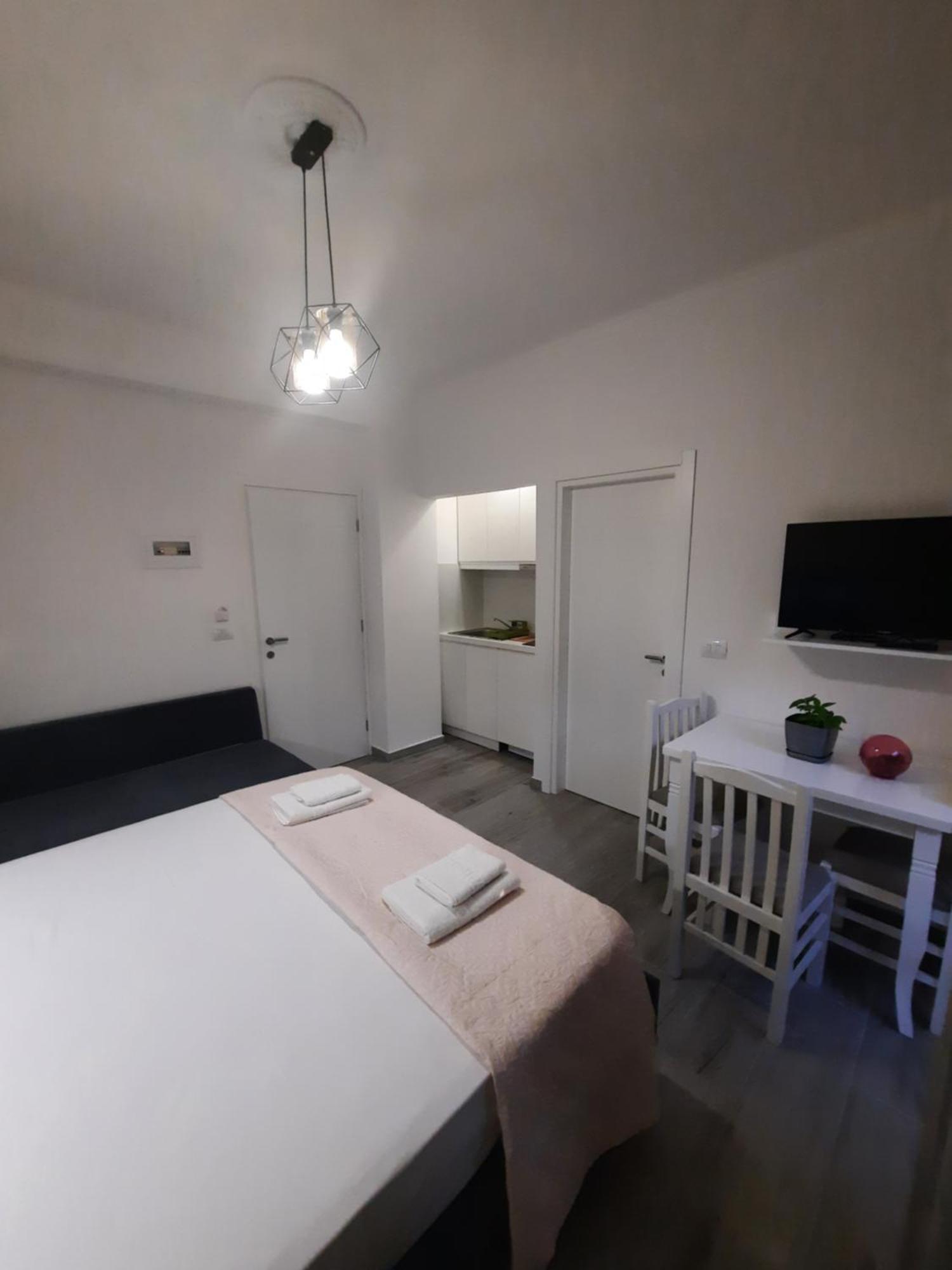 Nora'S Guesthouse Sarandë 外观 照片